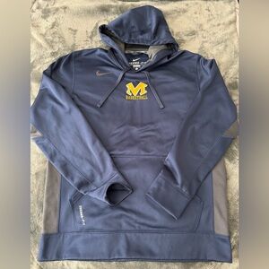 MICHIGAN BASKETBALL NIKE THERMA-FIT HOODIE
